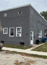 Building Photo - 320 W St Paul St
