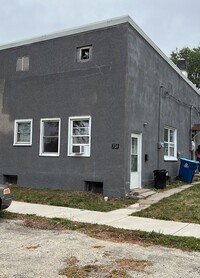 Building Photo - 320 W St Paul St