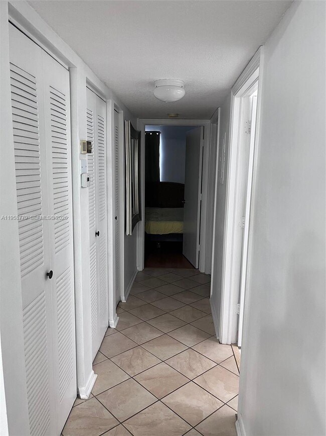 Building Photo - 125 Waterside Dr