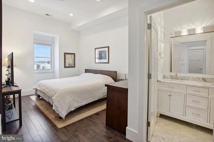 Building Photo - 1230 Fairmont St NW