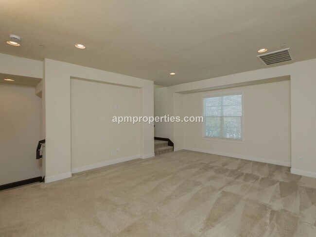 Building Photo - Desirable 4 Bedrooms + Bonus, 4.5 Baths, Gale Ranch in San Ramon!