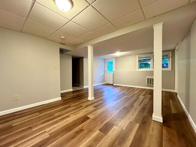 Building Photo - 12 Hawthorne Village