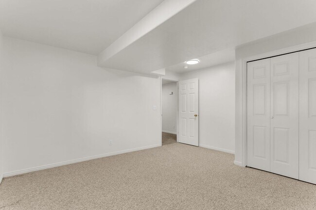 Building Photo - Spacious 5 Bed Kaysville Home with 3-Car Garage
