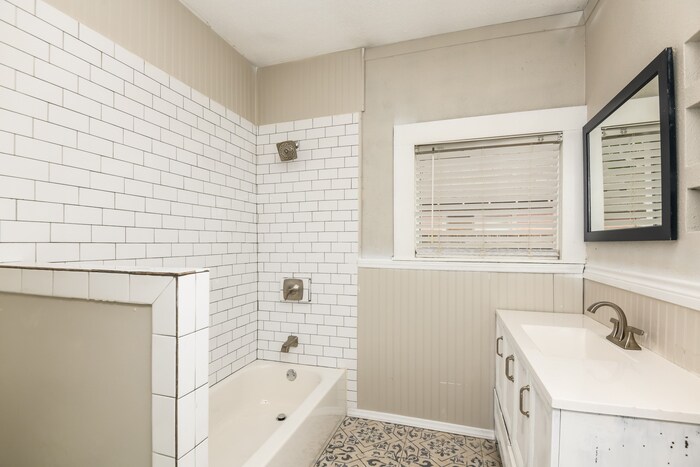 Building Photo - 114 Scurlock Ave