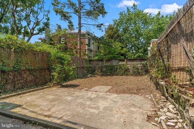 Building Photo - 466 Shurs Ln