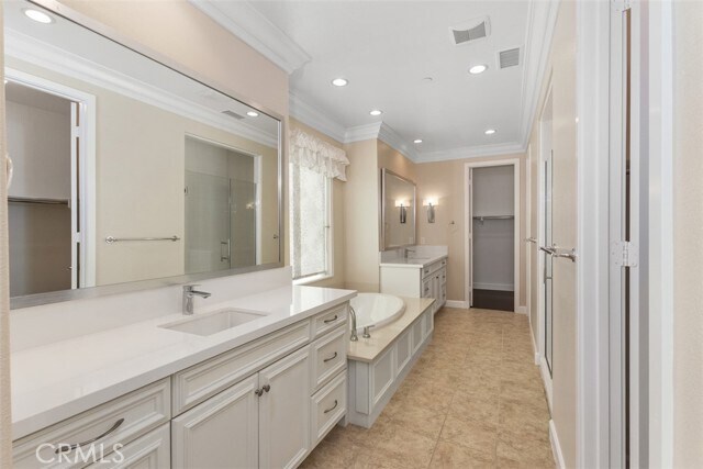 Building Photo - 2854 Alamitos Rd