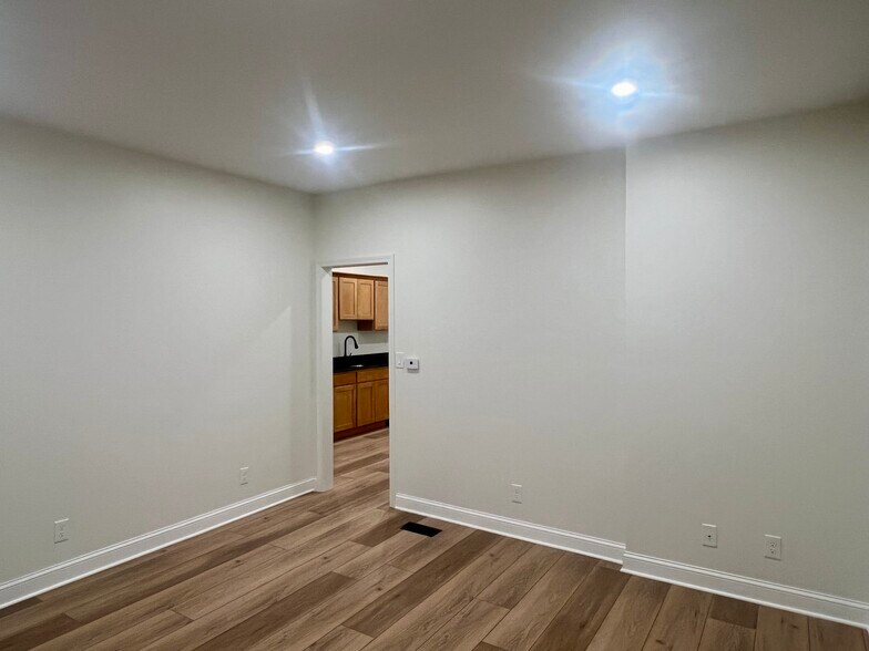 Building Photo - 44 S River St