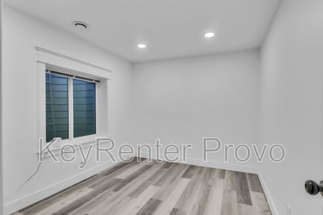 Building Photo - 475 S 800 W