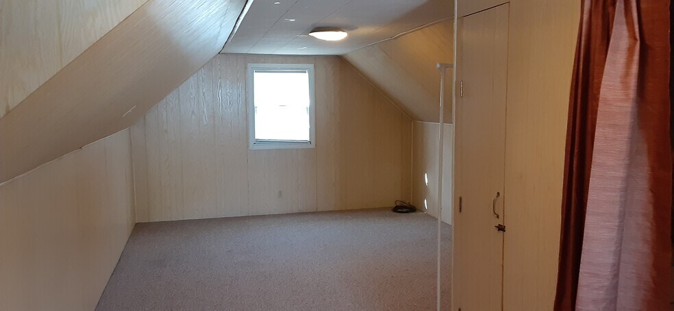 Building Photo - 2048 Oakland Pky