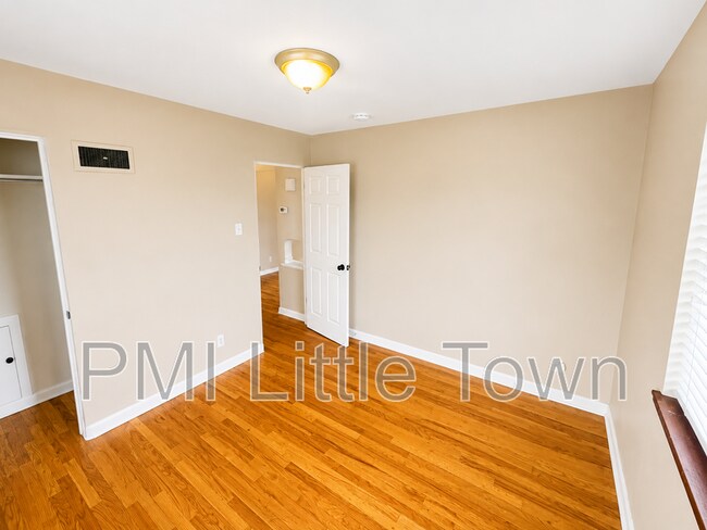 Building Photo - 3622 Hudson St