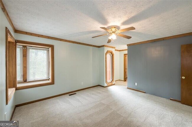 Building Photo - 4535 Kings Crossing Dr NE