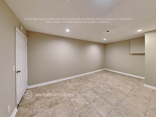 Building Photo - 3305 Catalina Dr