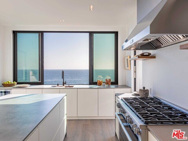 Building Photo - 25225 Malibu Rd