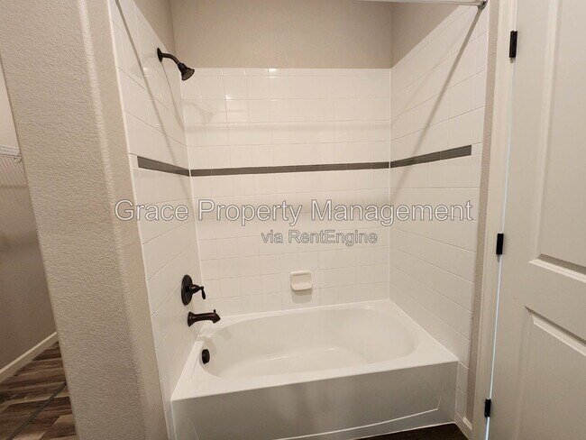 Building Photo - 8883 Ventura Ct