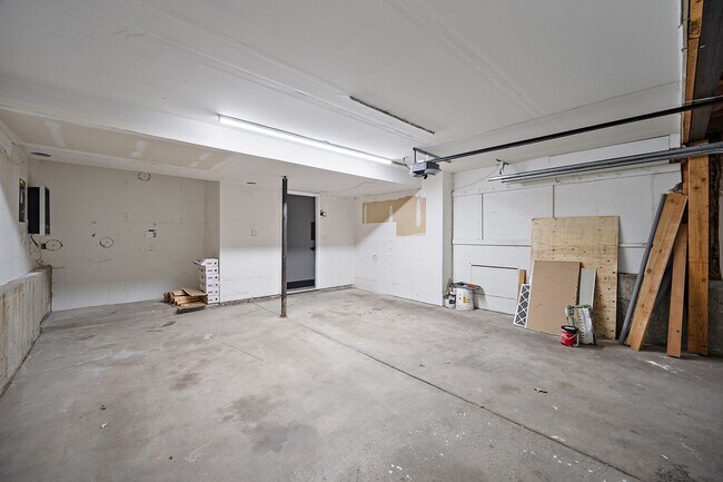 Building Photo - Stunning tri-level remodeled home in Briargate!