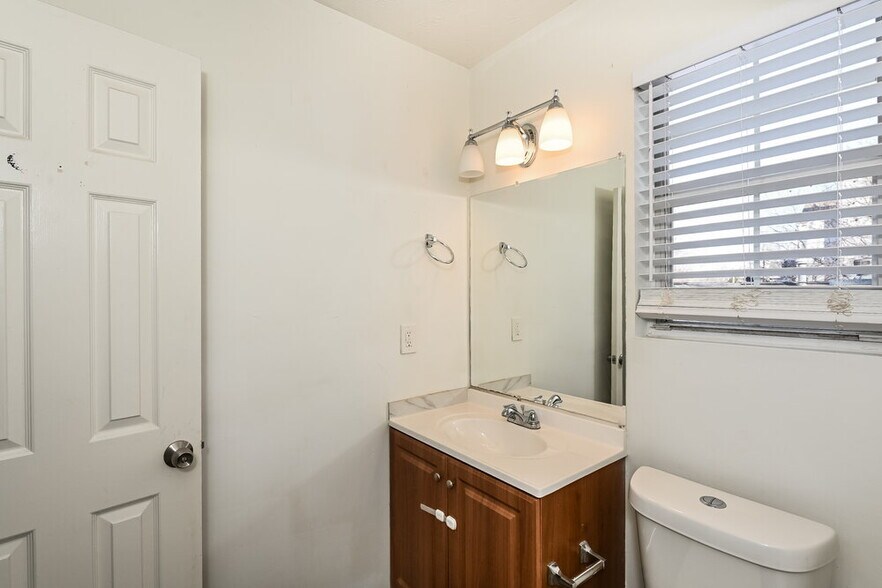 Building Photo - 5895 Brookside Dr SE