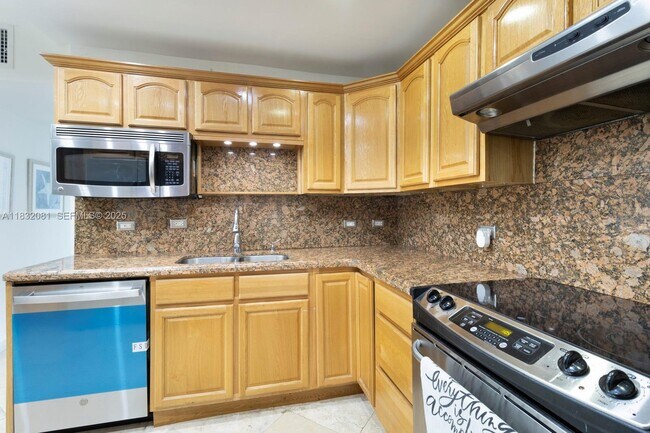 Building Photo - 3 Island Ave