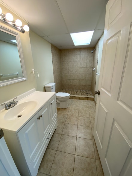 Building Photo - 420 North St