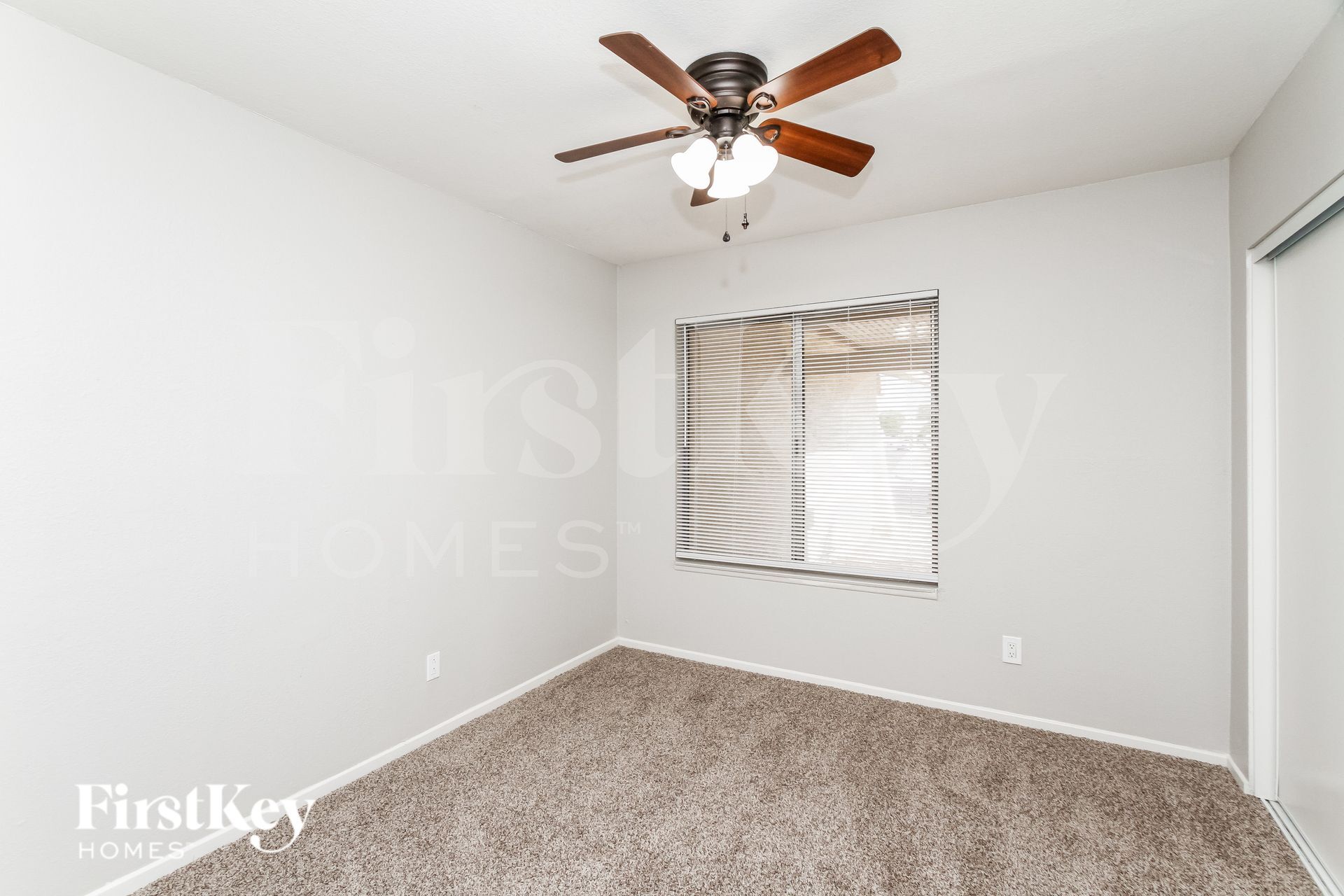 Building Photo - 5909 San Fernando Dr