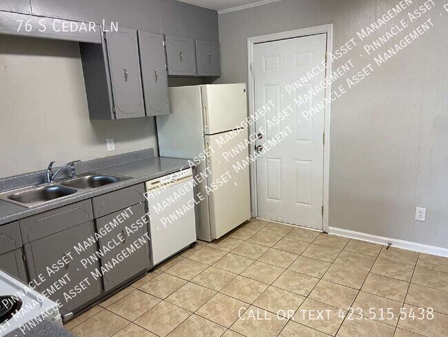 Building Photo - 76 S Cedar Ln