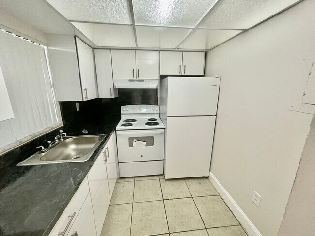 Building Photo - Beautiful 1b1b For Rent Now- Miami Gardens FL