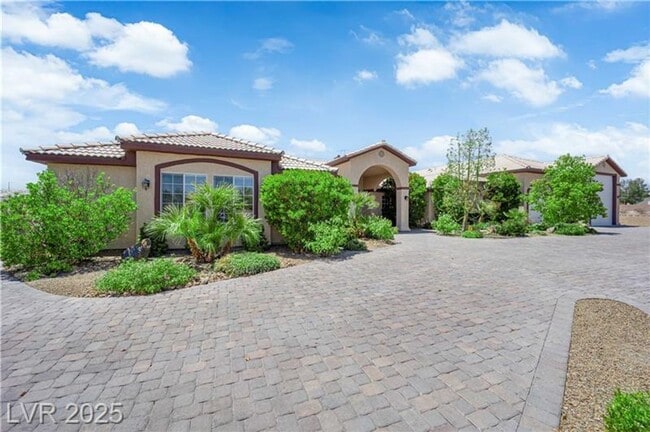 Building Photo - 1.2 Acres with Indoor & Outdoor RV Parking!!!!