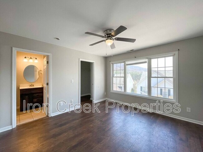 Building Photo - 100 Rotunda Cir