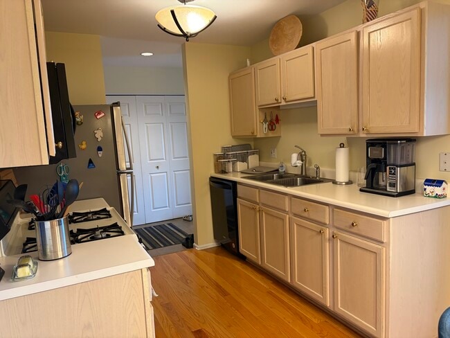 Building Photo - 57 Hunt Club Dr