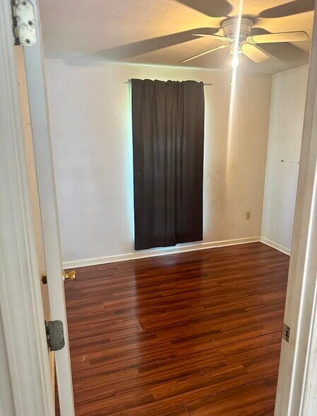 Building Photo - 1565 Hathaway Dr