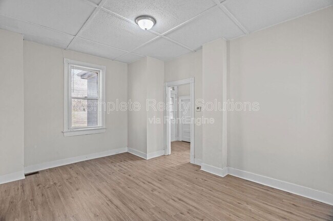 Building Photo - 6811 Etzel Ave