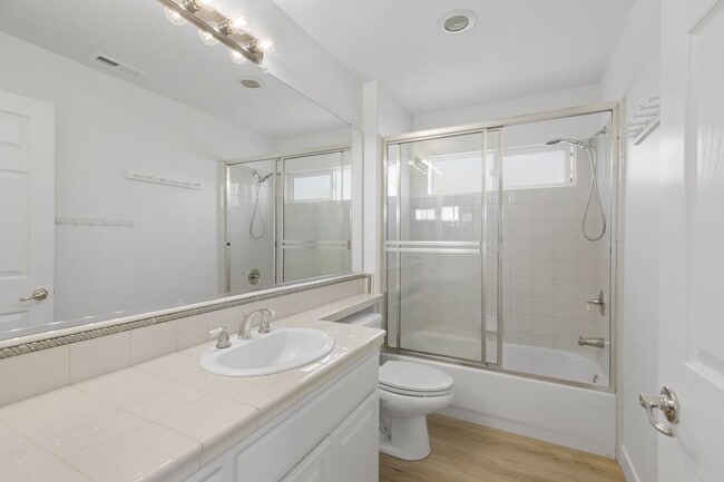 Building Photo - Gorgeous 3BD 2-Story Home in the Sorrento Community in Porter Ranch!