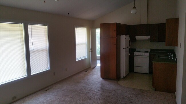 Building Photo - 913/915 Garfield