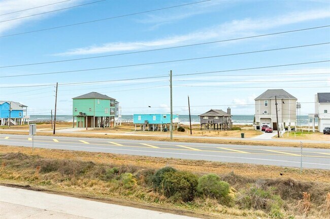 Building Photo - 23012 Verano Dr