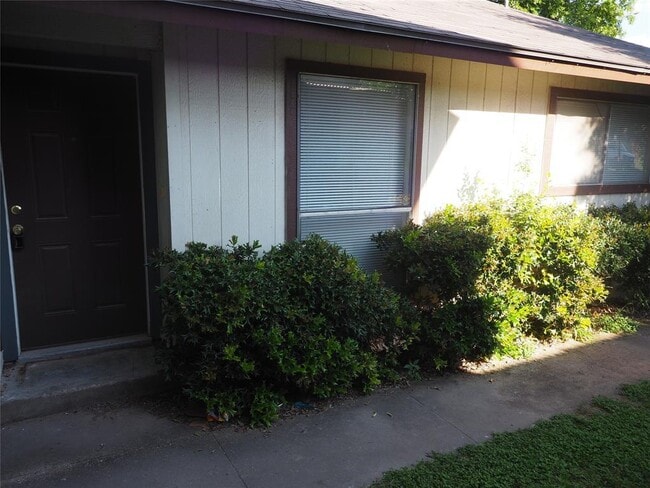 Building Photo - 1218 Tartan Ln