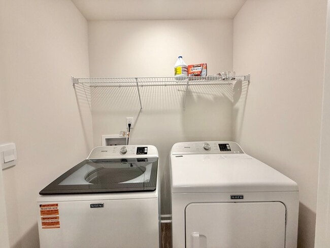 Building Photo - Newly Built 3BD, 2.5BA Raleigh Townhome with a Bonus Office/Den on First Floor