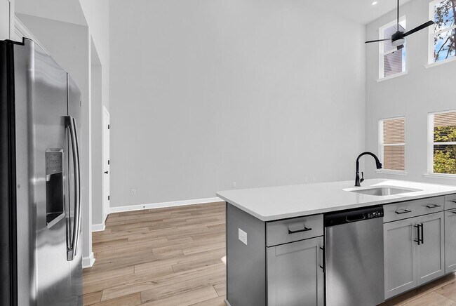 Building Photo - 408 Ireland Way