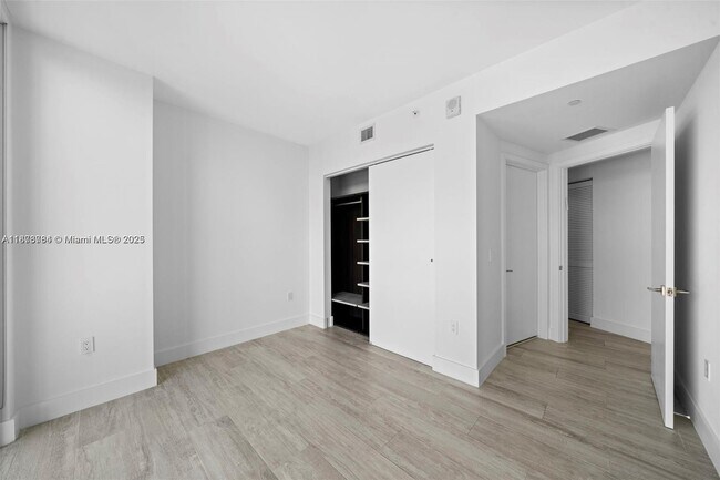 Building Photo - 121 NE 34th St