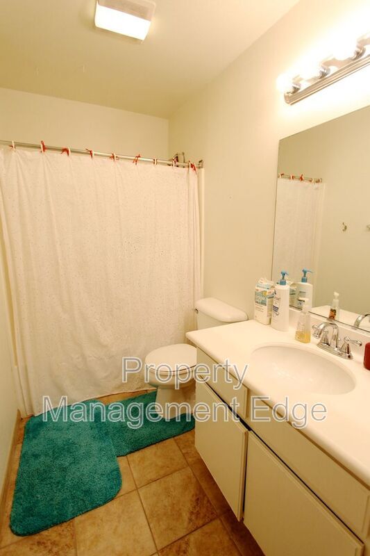 Building Photo - 41905 Davenport Way