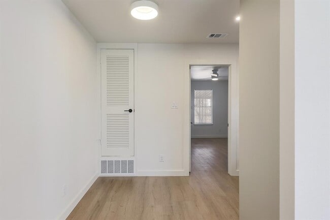 Building Photo - 902 Jessie St