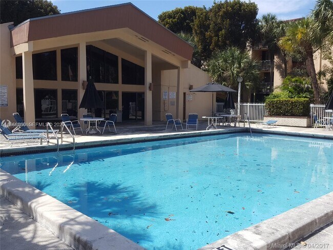 Building Photo - 14601 N Kendall Dr