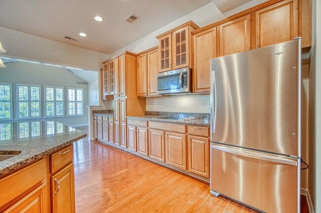 Building Photo - Incredible Home In Gated Community/Simpsonville