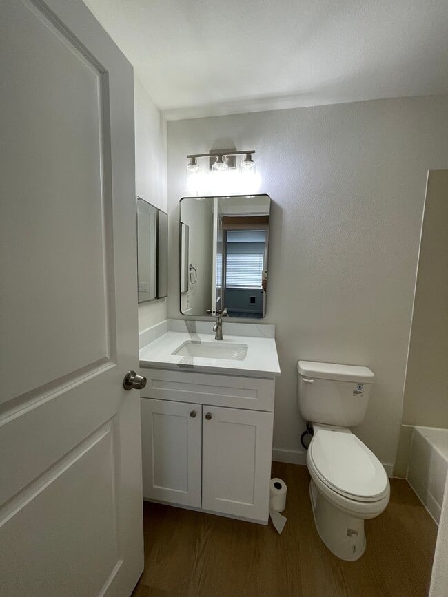 Building Photo - Updated 3-Bedroom Home in Bluegrass Commun...