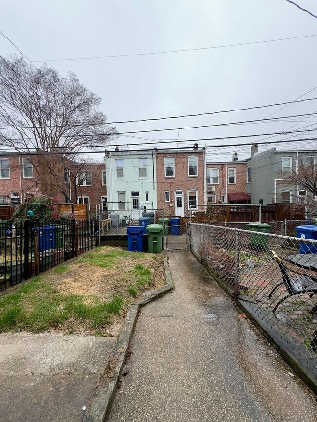 Building Photo - 3331 Beech Ave