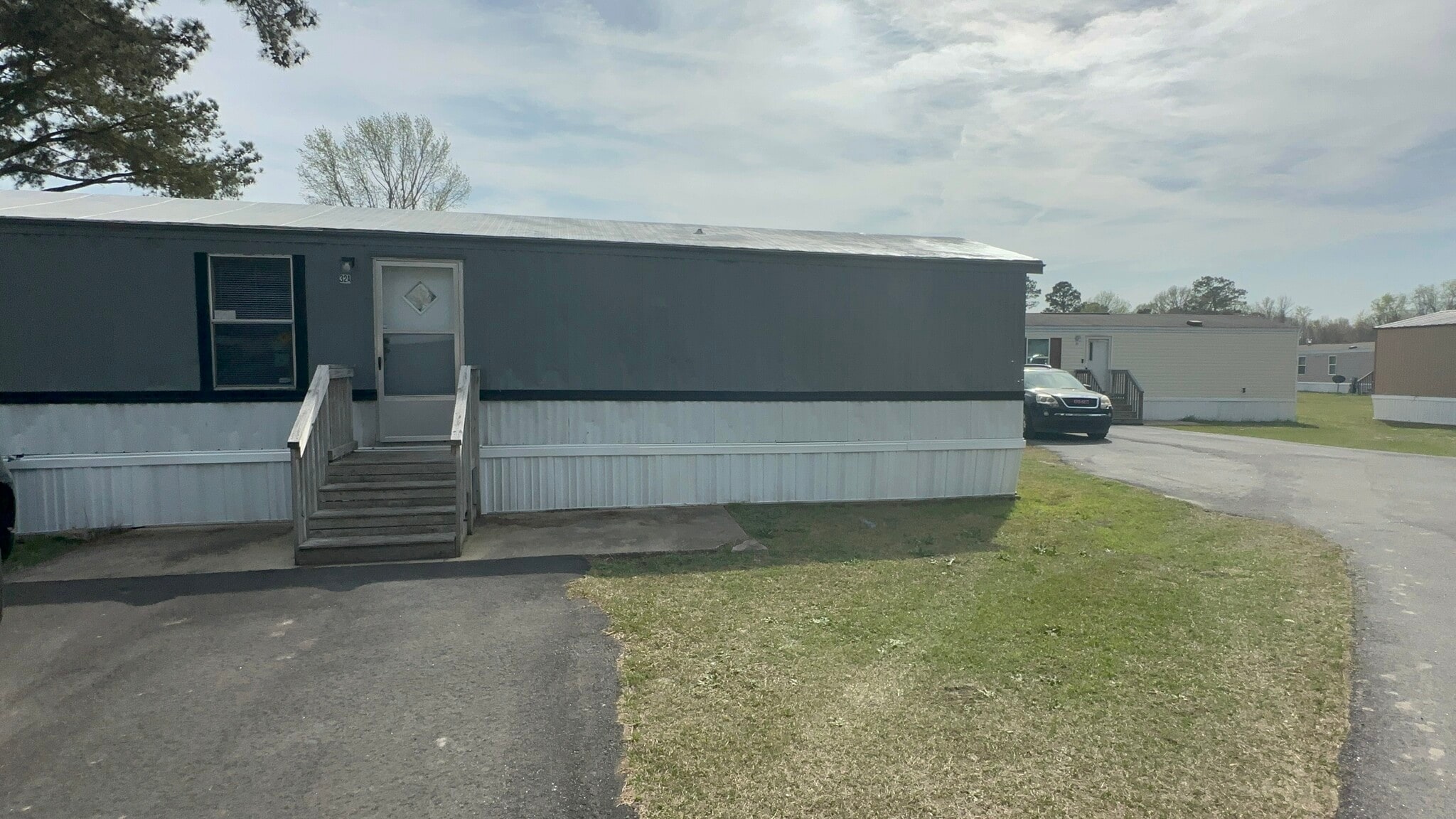 Building Photo - 32 Somerset Dr