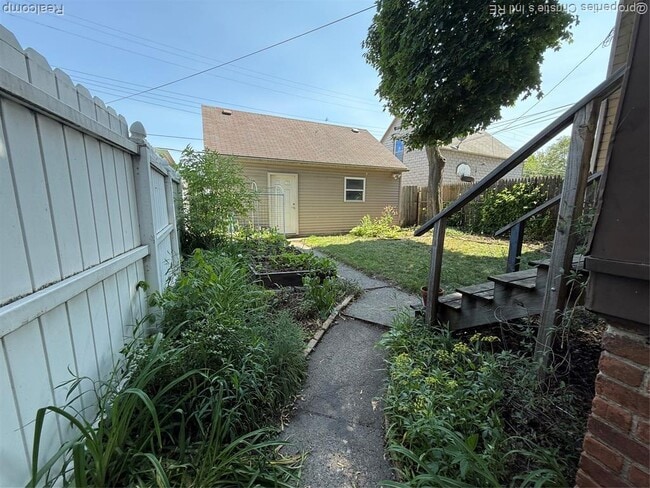 Building Photo - 2742 Florian St