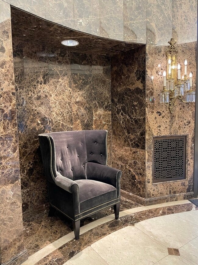 Building Photo - 10 E Ontario St