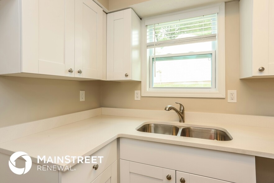 Building Photo - 9412 Woodloop Ct