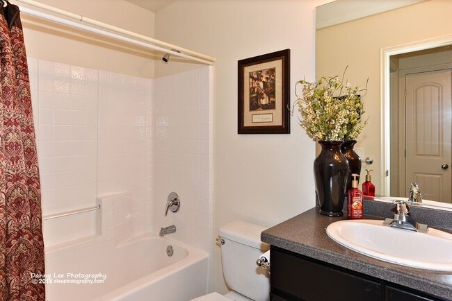 Building Photo - 2605 E Hilltop Ledge Dr