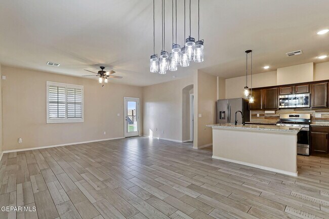 Building Photo - 3921 Desert Dunes Dr