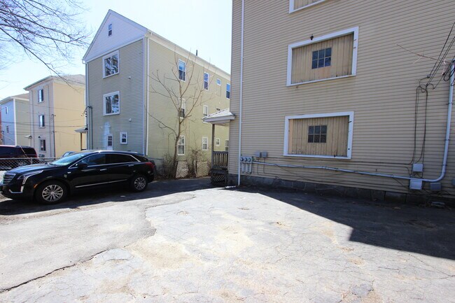 Building Photo - 98 Lovell St